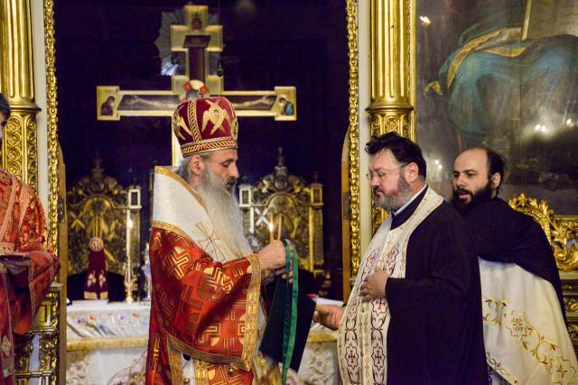 IPS Mitropolit Teofan: „Viața creștinului este o cruce prin urmarea lui Hristos și prin lepădare de sine”