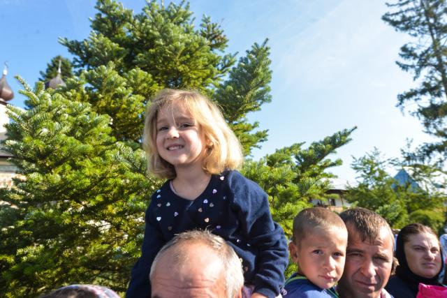 Hram la Vorona: „Să avem putere a privi chipul cel minunat al Preasfintei Născătoare de Dumnezeu”