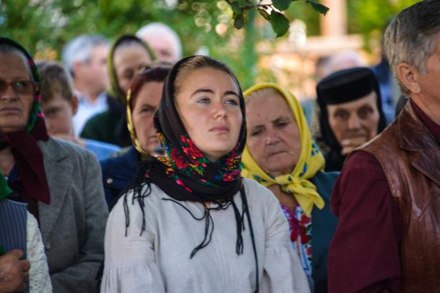 Hram la Vorona: „Să avem putere a privi chipul cel minunat al Preasfintei Născătoare de Dumnezeu”
