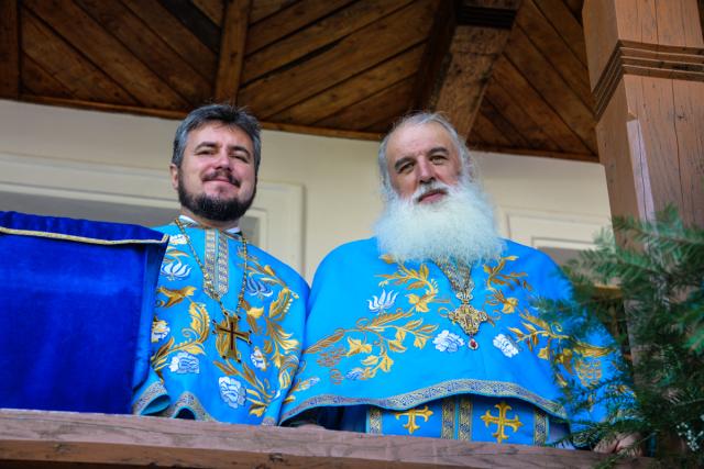 Hram la Vorona: „Să avem putere a privi chipul cel minunat al Preasfintei Născătoare de Dumnezeu”