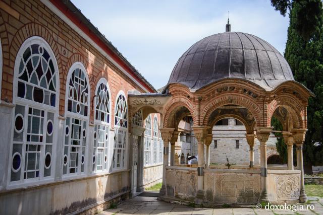 (Foto) Fresca aghiasmatarului Mănăstirii Marea Lavră ‒ opera pictorului Franco Catelano