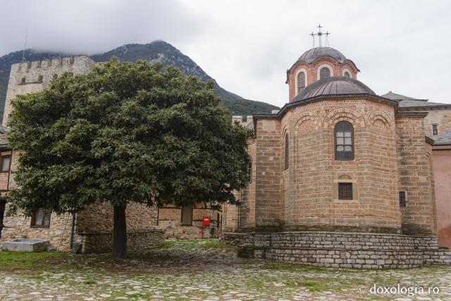 Paraclisul „Intrarea Maicii Domnului în Biserică” de la Marea Lavră