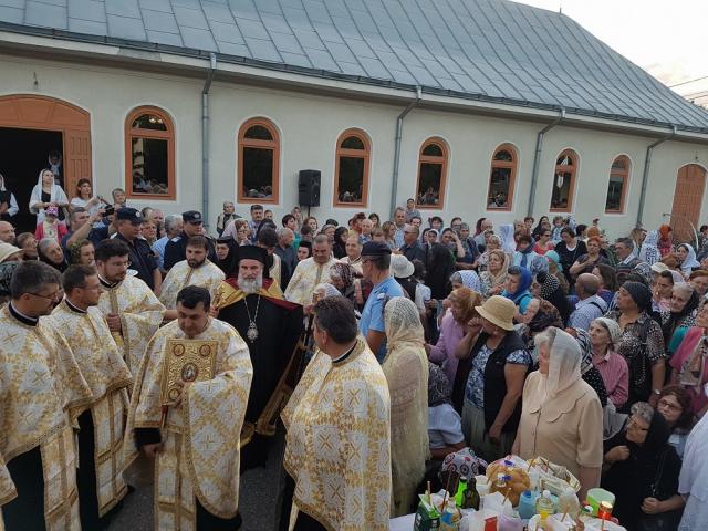 Popas duhovnicesc la Biserica „Sfinţii Împăraţi“ din Bacău