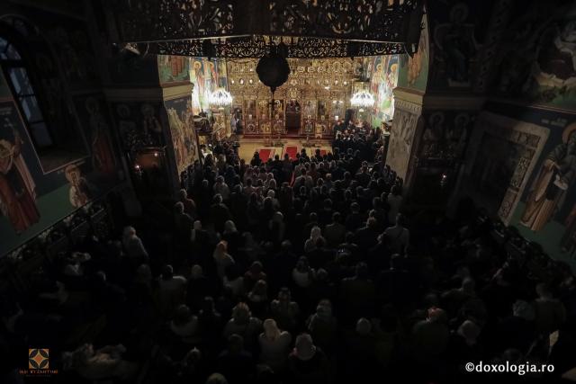 Slujba Privegherii pentru Acoperământul Maicii Domnului în cadrul Festivalului de Muzică Bizantină de la Iaşi (galerie FOTO)