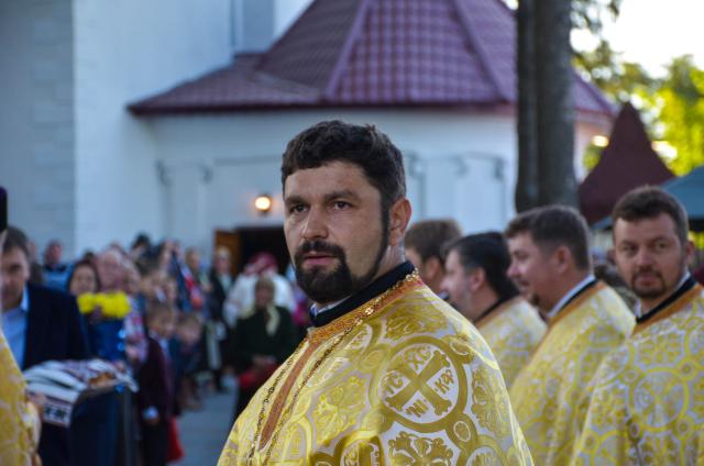 Resfințire de biserică la Corni: „Dumnezeu nu se lasă niciodată dator, ci El le răsplătește oamenilor care încearcă să împlinească cuvântul Său”