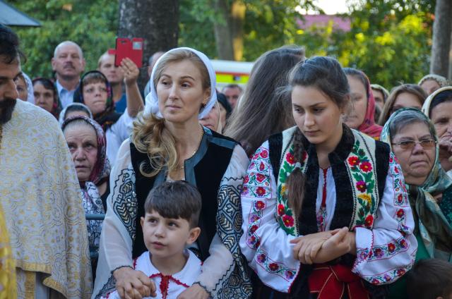 Resfințire de biserică la Corni: „Dumnezeu nu se lasă niciodată dator, ci El le răsplătește oamenilor care încearcă să împlinească cuvântul Său”