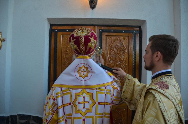 Resfințire de biserică la Corni: „Dumnezeu nu se lasă niciodată dator, ci El le răsplătește oamenilor care încearcă să împlinească cuvântul Său”