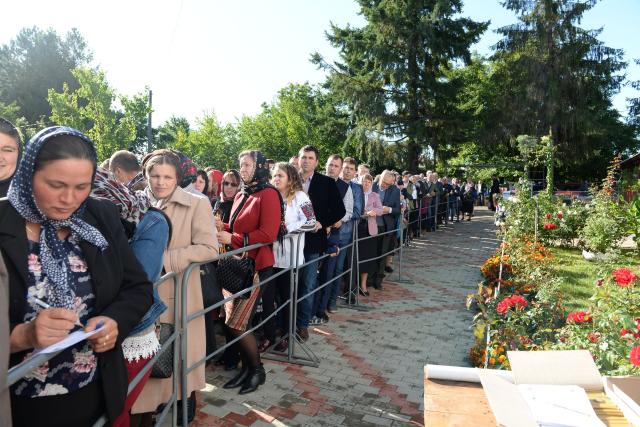 IPS Teofan a resfințit Biserica „Sfinții Arhangheli Mihail şi Gavriil” din Poiana, comuna Vorona