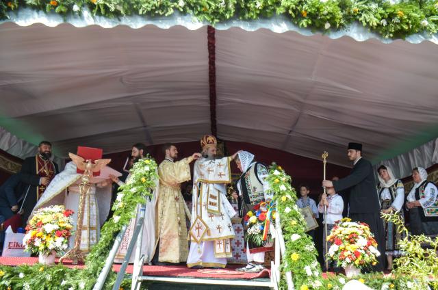 Biserica „Sfinții Arhangheli Mihail și Gavriil” din Satu Nou, sfințită de IPS Mitropolit Teofan