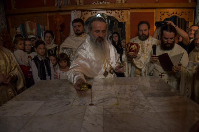 Biserica „Sfinții Arhangheli Mihail și Gavriil” din Satu Nou, sfințită de IPS Mitropolit Teofan