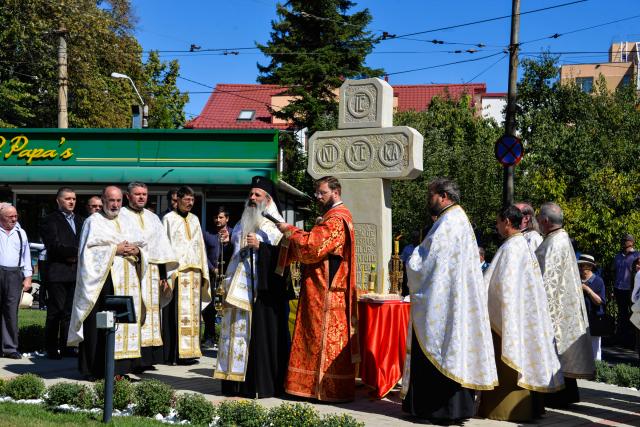Monument al eroilor sfințit la Iași: „Eu pe voi, cei de astăzi, vă îmbrățișez cu mâinile Crucii”