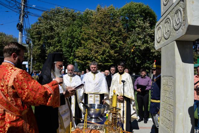 Monument al eroilor sfințit la Iași: „Eu pe voi, cei de astăzi, vă îmbrățișez cu mâinile Crucii”