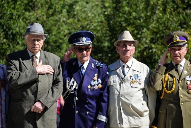 Monument al eroilor sfințit la Iași: „Eu pe voi, cei de astăzi, vă îmbrățișez cu mâinile Crucii”