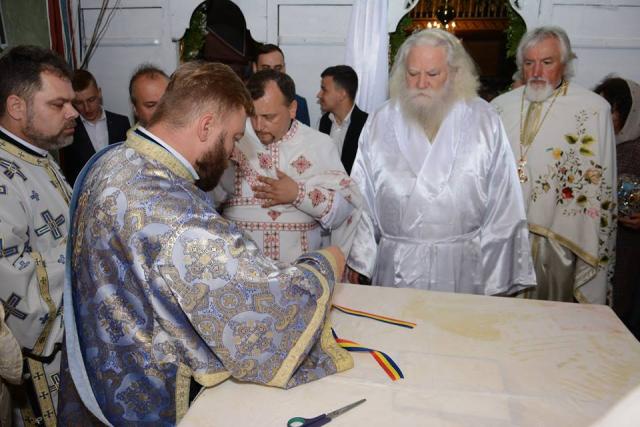 Biserica din Cozmeşti - Stolniceni-Prăjescu a fost resfinţită