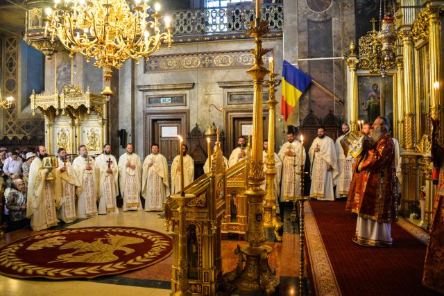 IPS Mitropolit Teofan: „Viața creștinului este o cruce prin urmarea lui Hristos și prin lepădare de sine”