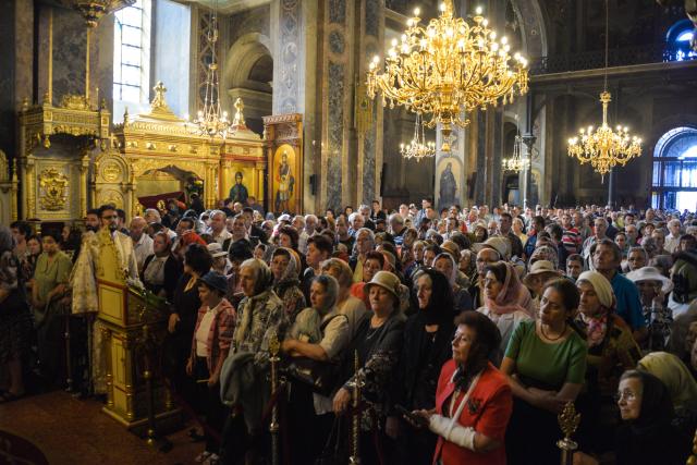 IPS Mitropolit Teofan: „Viața creștinului este o cruce prin urmarea lui Hristos și prin lepădare de sine”