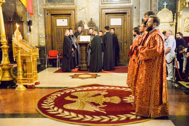 IPS Mitropolit Teofan: „Viața creștinului este o cruce prin urmarea lui Hristos și prin lepădare de sine”