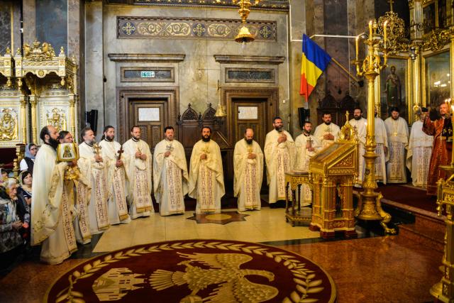 IPS Mitropolit Teofan: „Viața creștinului este o cruce prin urmarea lui Hristos și prin lepădare de sine”