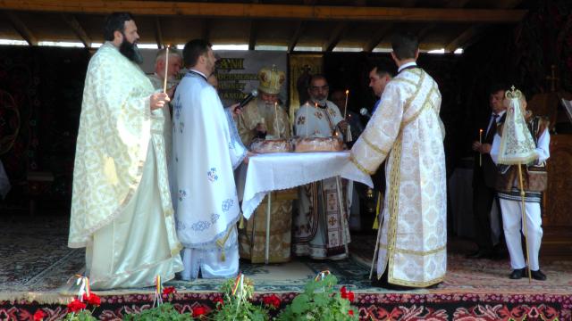 Liturghii arhiereşti la Cămârzani şi Soloneţ