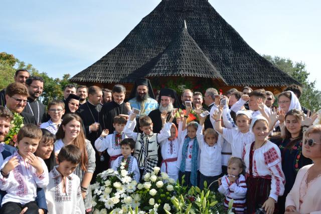 Slujire şi binecuvântare la „biserica copiilor“ din Roman