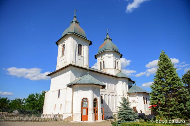 (Foto) Catedrala Episcopală din Huși