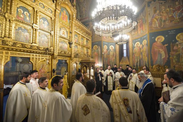Slujba de încreştinare a pruncului Simon Petru Cîrlescu, oficiată de IPS Mitropolit Teofan
