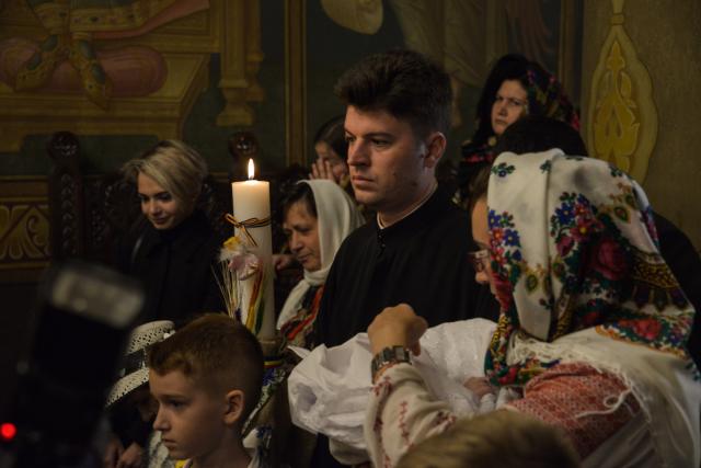 Slujba de încreştinare a pruncului Simon Petru Cîrlescu, oficiată de IPS Mitropolit Teofan