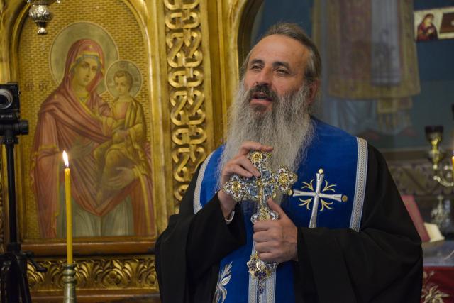Slujba de încreştinare a pruncului Simon Petru Cîrlescu, oficiată de IPS Mitropolit Teofan