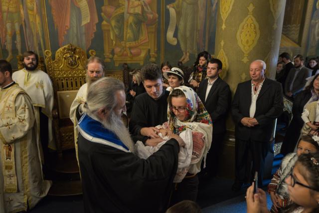 Slujba de încreştinare a pruncului Simon Petru Cîrlescu, oficiată de IPS Mitropolit Teofan