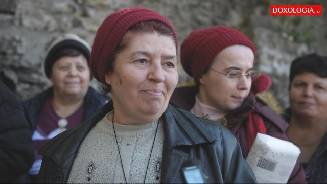 (Video) Credincioșii, acasă la Sfânta Parascheva