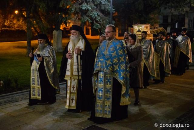 (Video) Procesiunea de scoatere a moaștelor Sfintei Parascheva