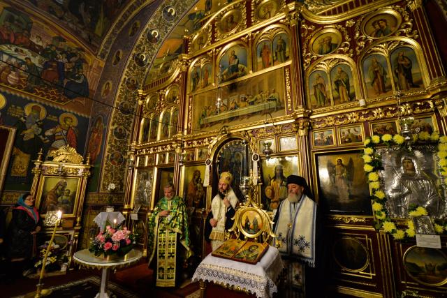 Ziua închinată Ocrotitoarei Moldovei, sărbătorită la biserica ei din Păcurarii Iaşului