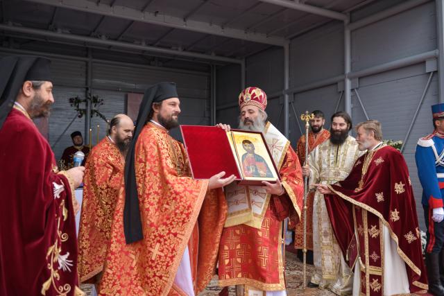 Hram la Mănăstirea Stavnic: „Singură credința în Hristos Domnul te așază statornic pe cale”