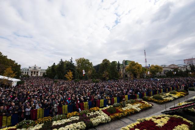 Sfânta Parascheva și-a primit închinătorii de ziua ei