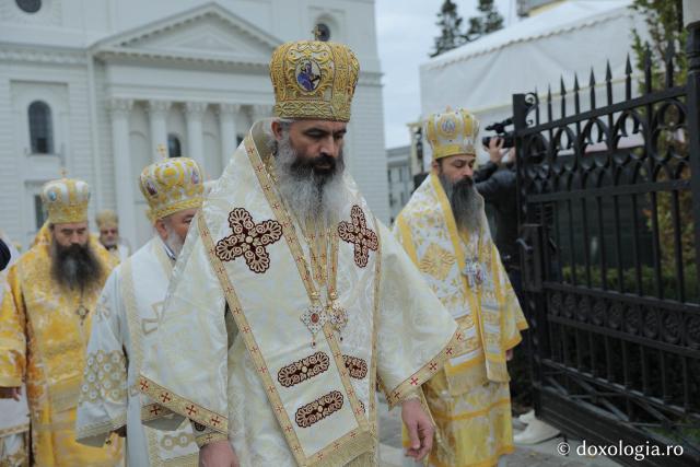 Soborul ierarhilor slujitori ‒ Sfânta Liturghie la Hramul Sfintei Cuvioase Parascheva 2017
