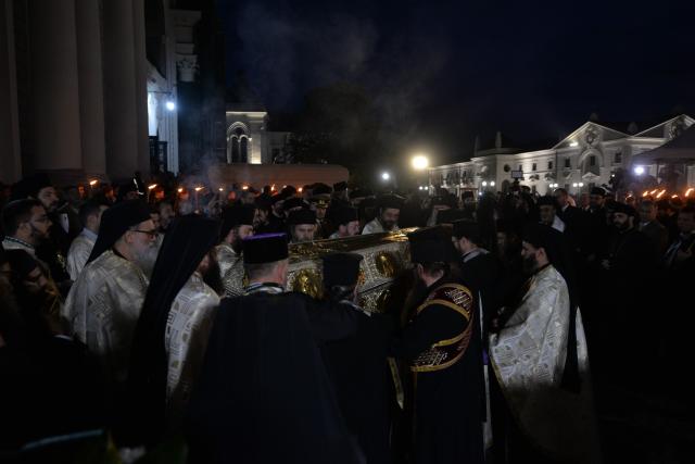 Credința în ajutorul Sfinților, mărturisită pe străzile din Iași de mii de pelerini