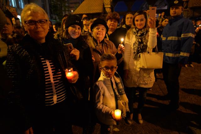 Credința în ajutorul Sfinților, mărturisită pe străzile din Iași de mii de pelerini
