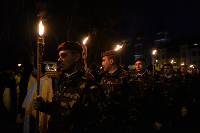 Credința în ajutorul Sfinților, mărturisită pe străzile din Iași de mii de pelerini
