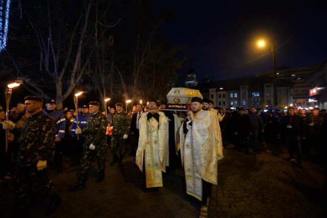 Credința în ajutorul Sfinților, mărturisită pe străzile din Iași de mii de pelerini