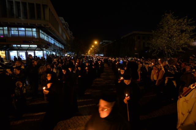 Credința în ajutorul Sfinților, mărturisită pe străzile din Iași de mii de pelerini