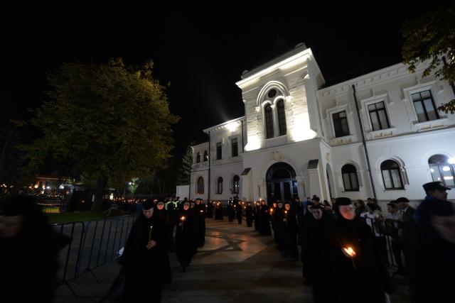 Credința în ajutorul Sfinților, mărturisită pe străzile din Iași de mii de pelerini