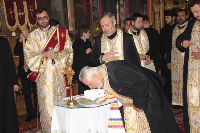 Moaștele Sfintei Mucenițe Varvara, la Catedrala Arhiepiscopală din Roman