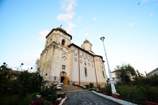 Fragment din moaștele Sfântului Teodor Tiron, dăruit Bisericii „Sfinții Teodori” din Iași