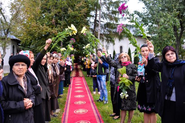 Resfințire de biserică la Drăgușeni: „Viața creștinului este o mucenicie de fiecare zi”