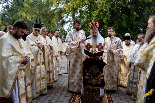 Resfințire de biserică la Drăgușeni: „Viața creștinului este o mucenicie de fiecare zi”