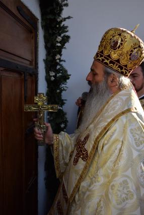 Resfințire de biserică și sfințire de casă socială în parohia ieșeană Mogoșești-Galata