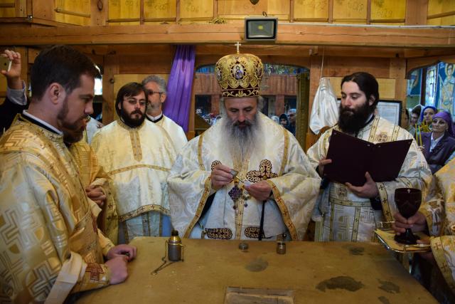 Resfințire de biserică și sfințire de casă socială în parohia ieșeană Mogoșești-Galata