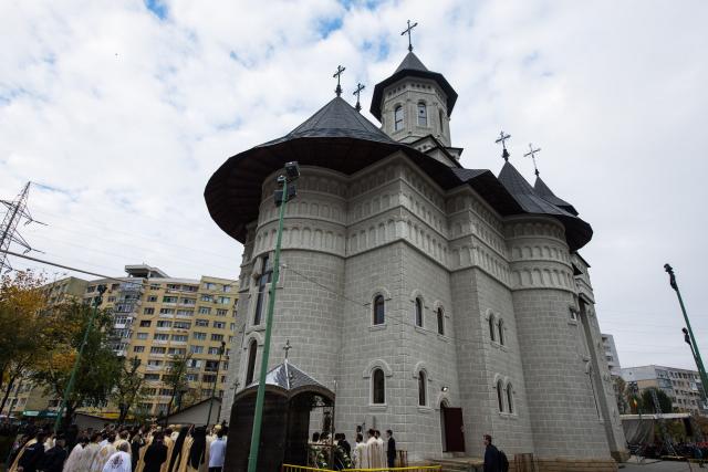 Sărbătoare istorică în cartierul ieșean Alexandru cel Bun: Biserica „Sfântul Ierarh Nectarie” a fost sfințită