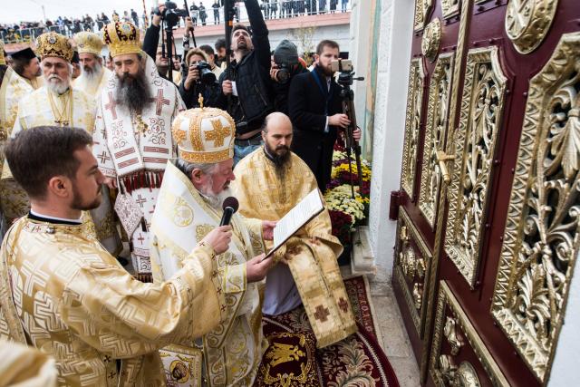 Sărbătoare istorică în cartierul ieșean Alexandru cel Bun: Biserica „Sfântul Ierarh Nectarie” a fost sfințită
