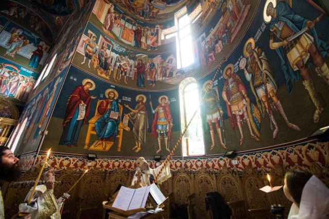 Sărbătoare istorică în cartierul ieșean Alexandru cel Bun: Biserica „Sfântul Ierarh Nectarie” a fost sfințită